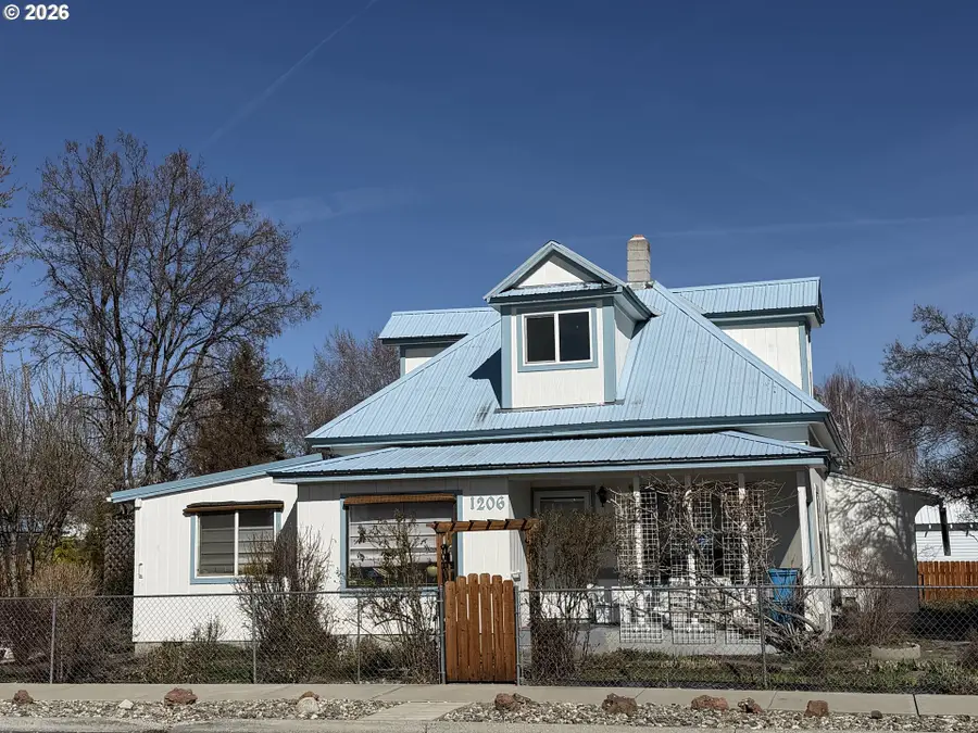 1206 Broadway St, Baker City, OR 97814 - #2
