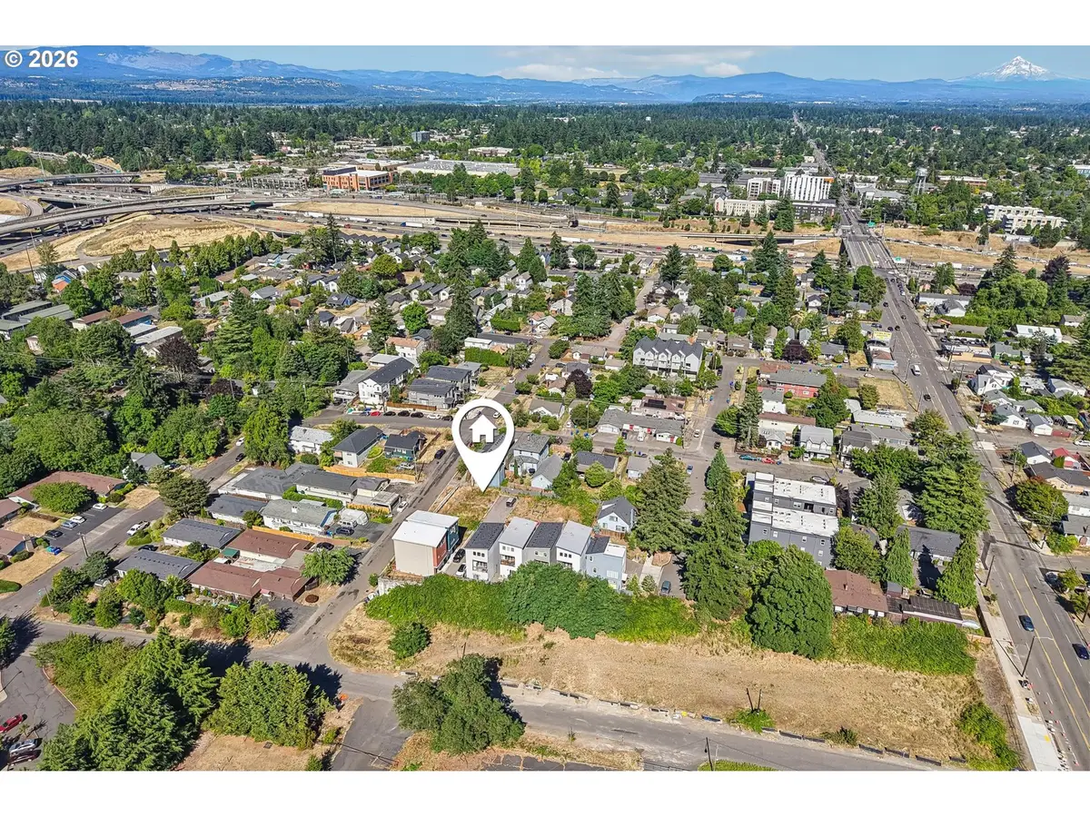 9033 NE Hoyt St, Portland, OR 97220 - #1
