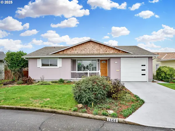 1944 Santiam Dr, Woodburn, OR 97071