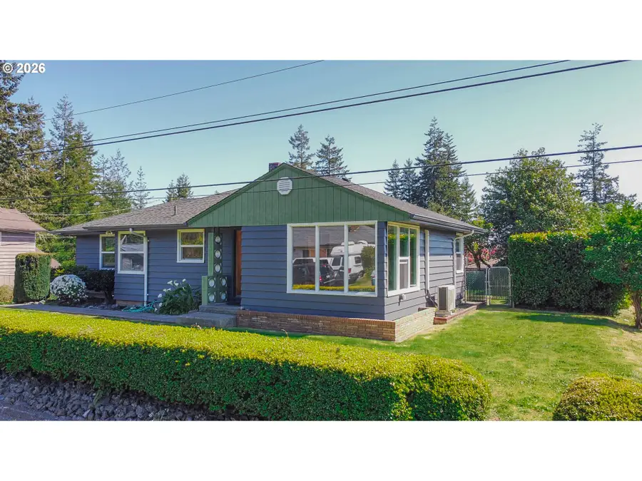 853 W 15th St, Coquille, OR 97423 - #2
