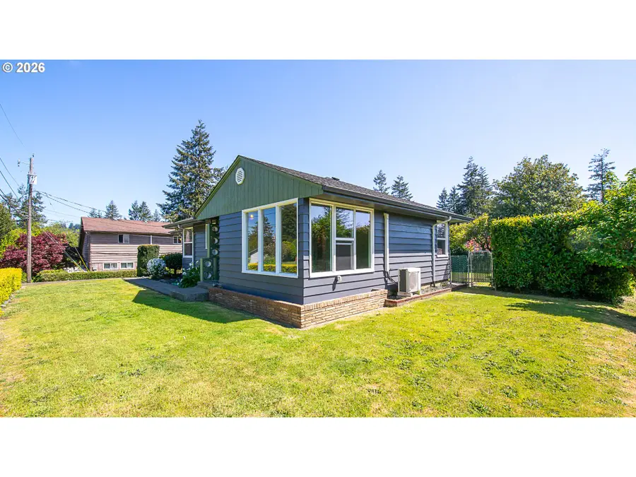 853 W 15th St, Coquille, OR 97423 - #3
