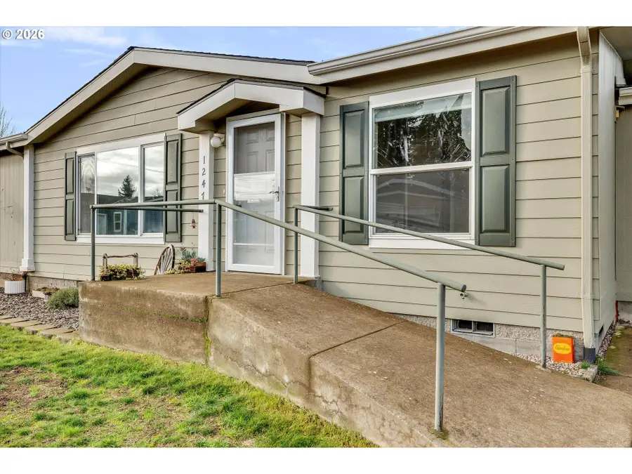 1247 Boardwalk Ave, Molalla, OR 97038 - Image #2