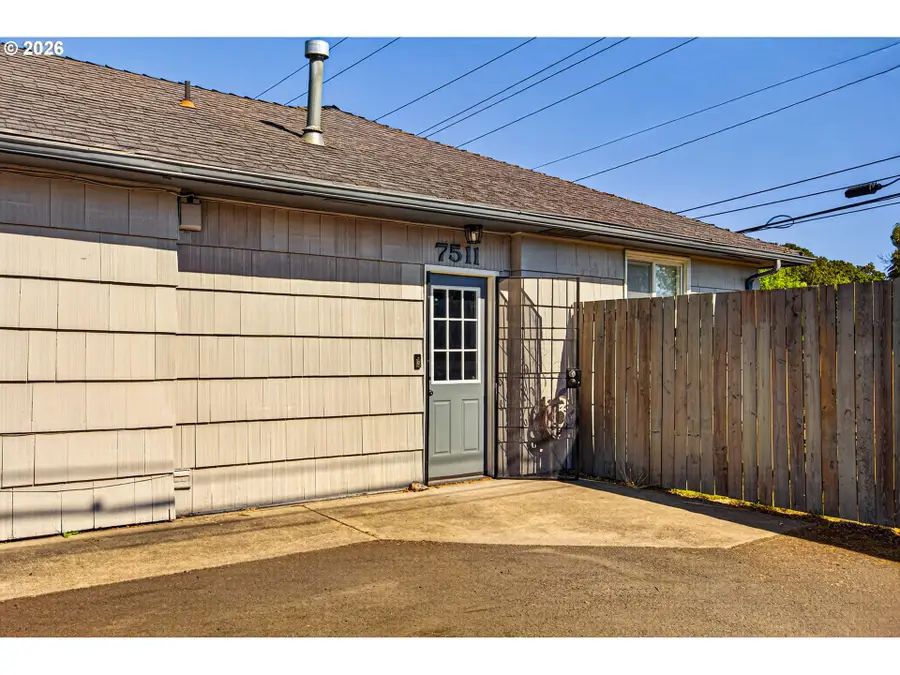7511 SE Harmony Rd, Milwaukie, OR 97222 - #3