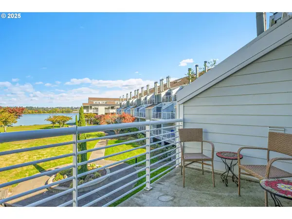 223 N Hayden Bay Dr, Portland, OR 97217