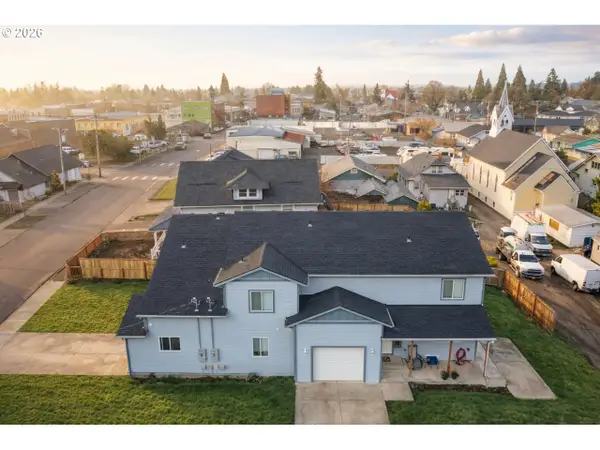 301 S 1st St. St, Silverton, OR 97381