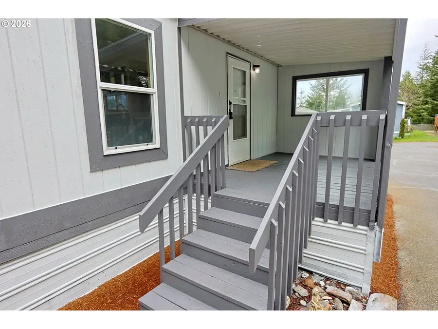 1435 Ventana Ct, Coos Bay, OR 97420 - #3