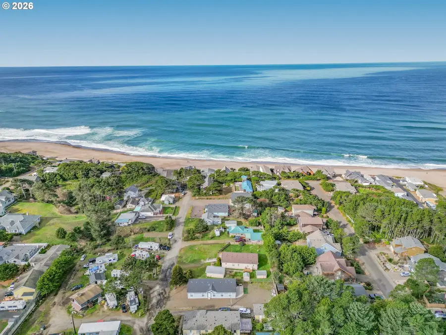 105 Breeze St, Lincoln Beach, OR 97341 - #3