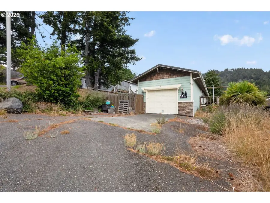29785 Turner St, Gold Beach, OR 97444 - #2