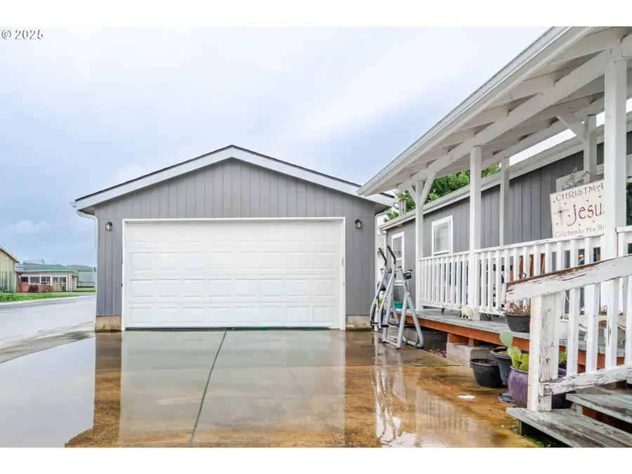 610 Vaughan Ln #11, Lebanon, OR 97355 - Image #2