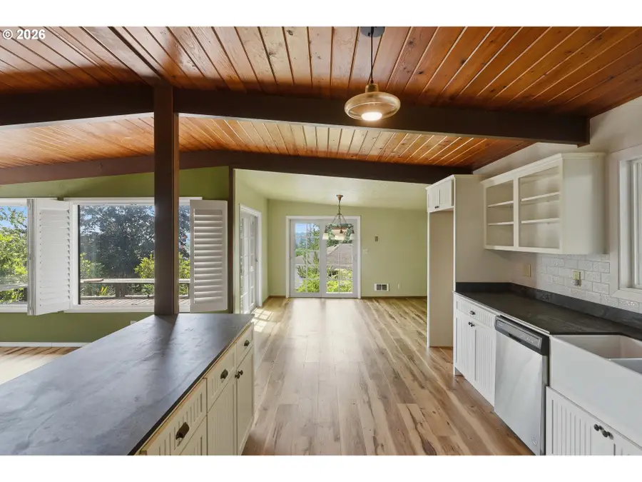 1159 E 1st Pl, Coquille, OR 97423 - #3