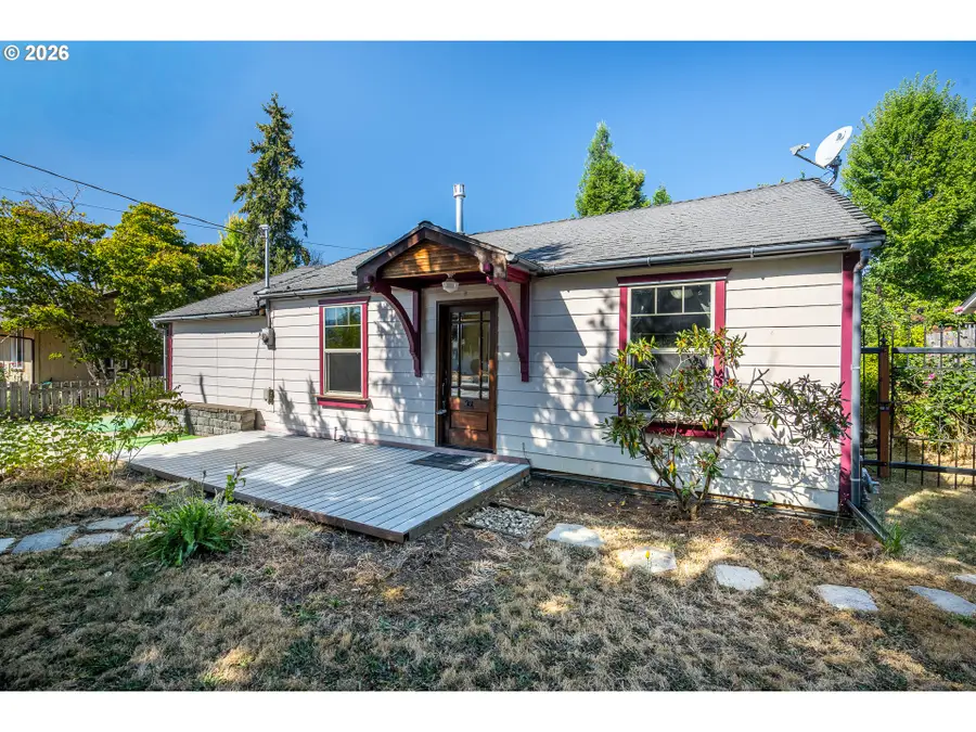 105 S R St, Cottage Grove, OR 97424 - #2