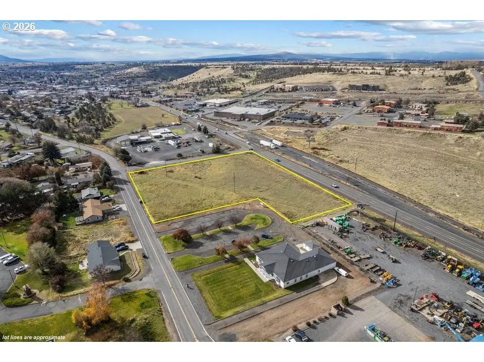 NE Chestnut St, Madras, OR 97741 - #1