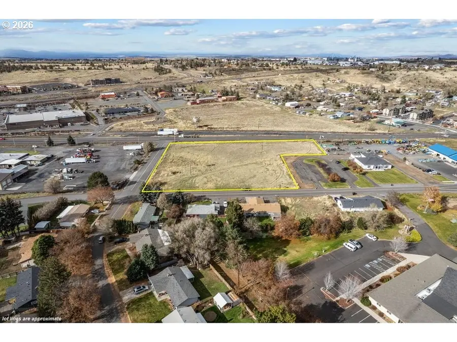 NE Chestnut St, Madras, OR 97741 - #2