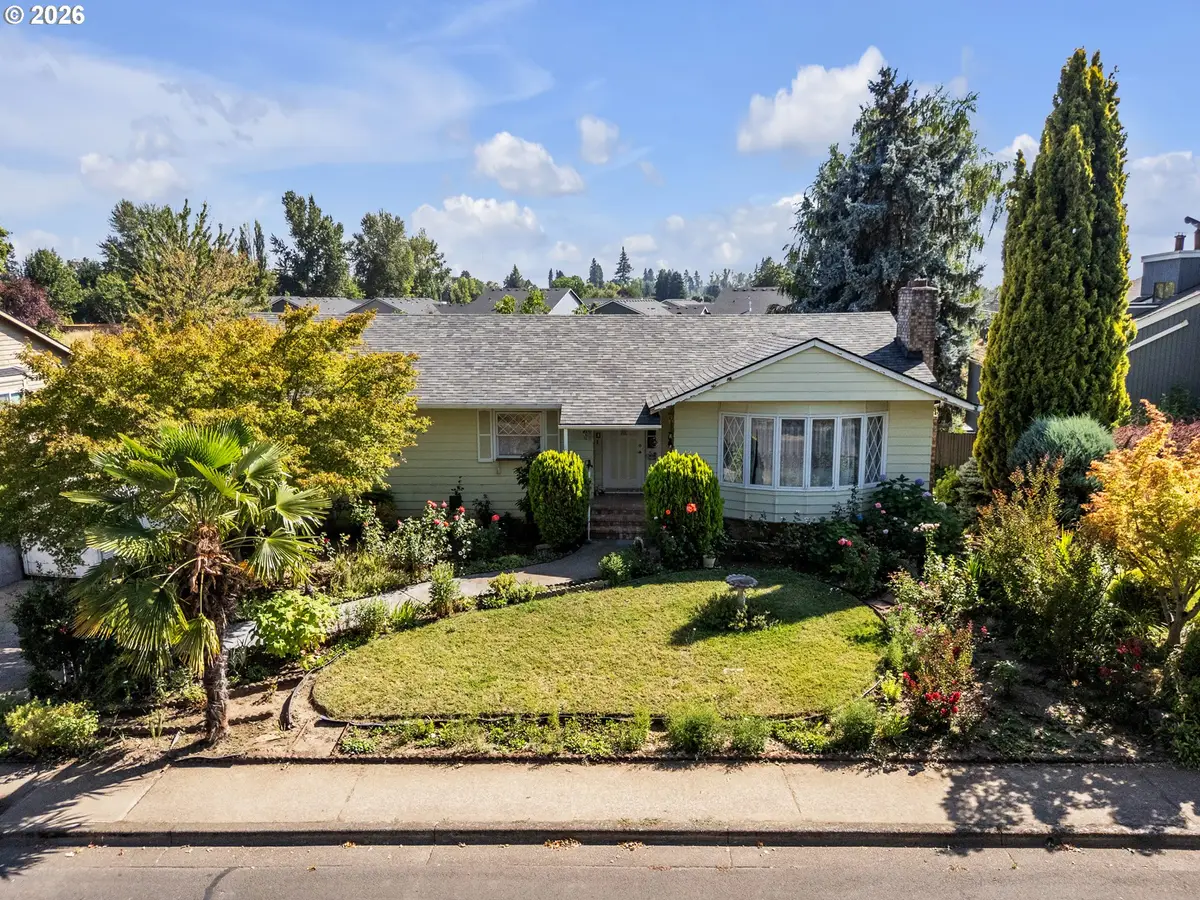 670 Smith Dr, Woodburn, OR 97071 - #1