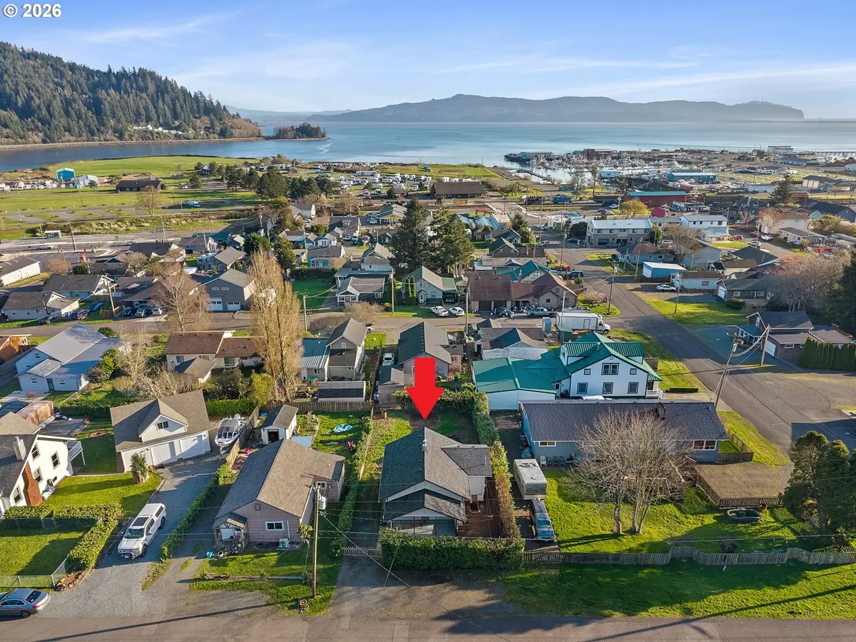 215 Cypress Ave, Garibaldi, OR 97118 - #1