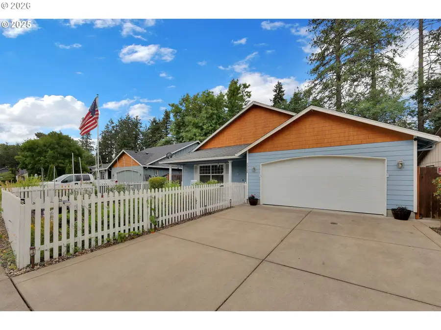 25246 Corky Ln, Veneta, OR 97487 - #2