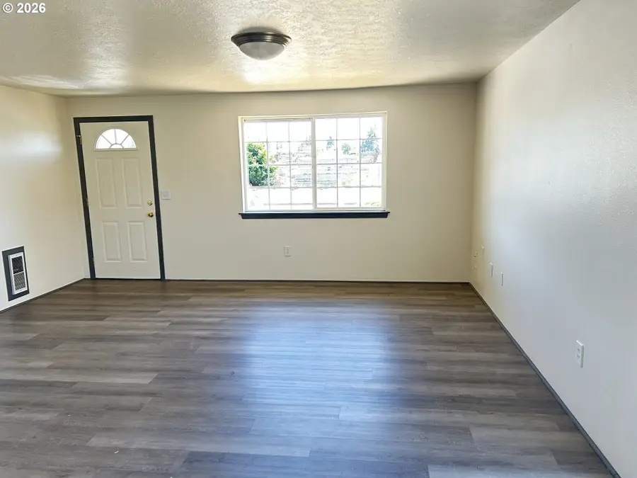 1467 W Locust St, Stayton, OR 97383 - #2