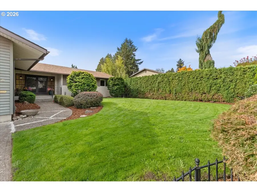 880 NW 3rd St, Gresham, OR 97030 - #2