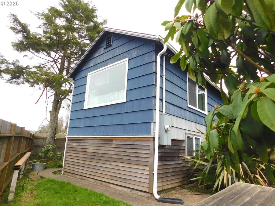 496 Hamburg Ave, Astoria, OR 97103 - #2