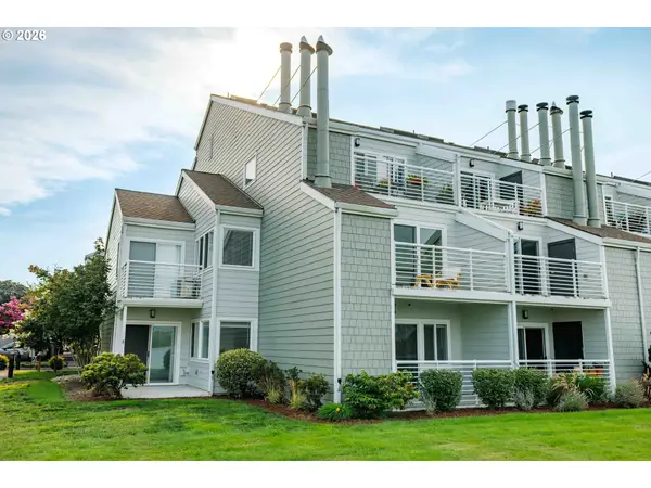 125 N Hayden Bay Dr, Portland, OR 97217