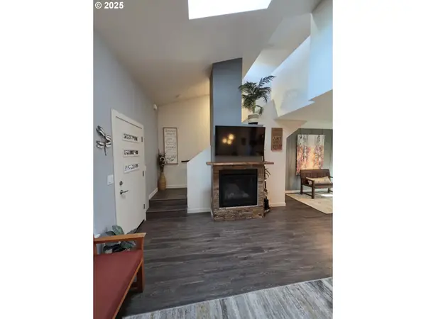 65 S Mountain Ave, Ashland, OR 97520