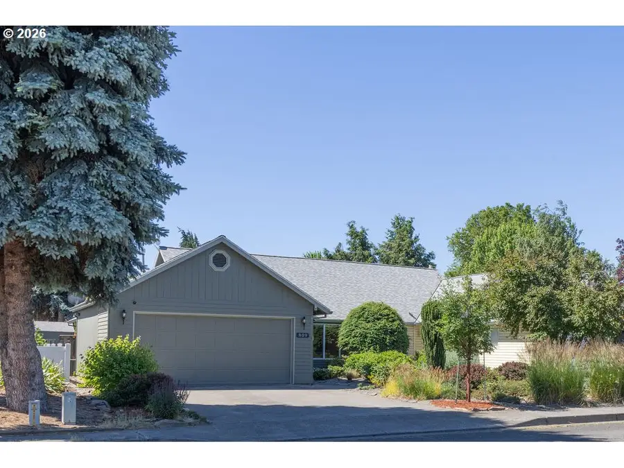 809 Sieverkropp Dr, Hood River, OR 97031 - #2