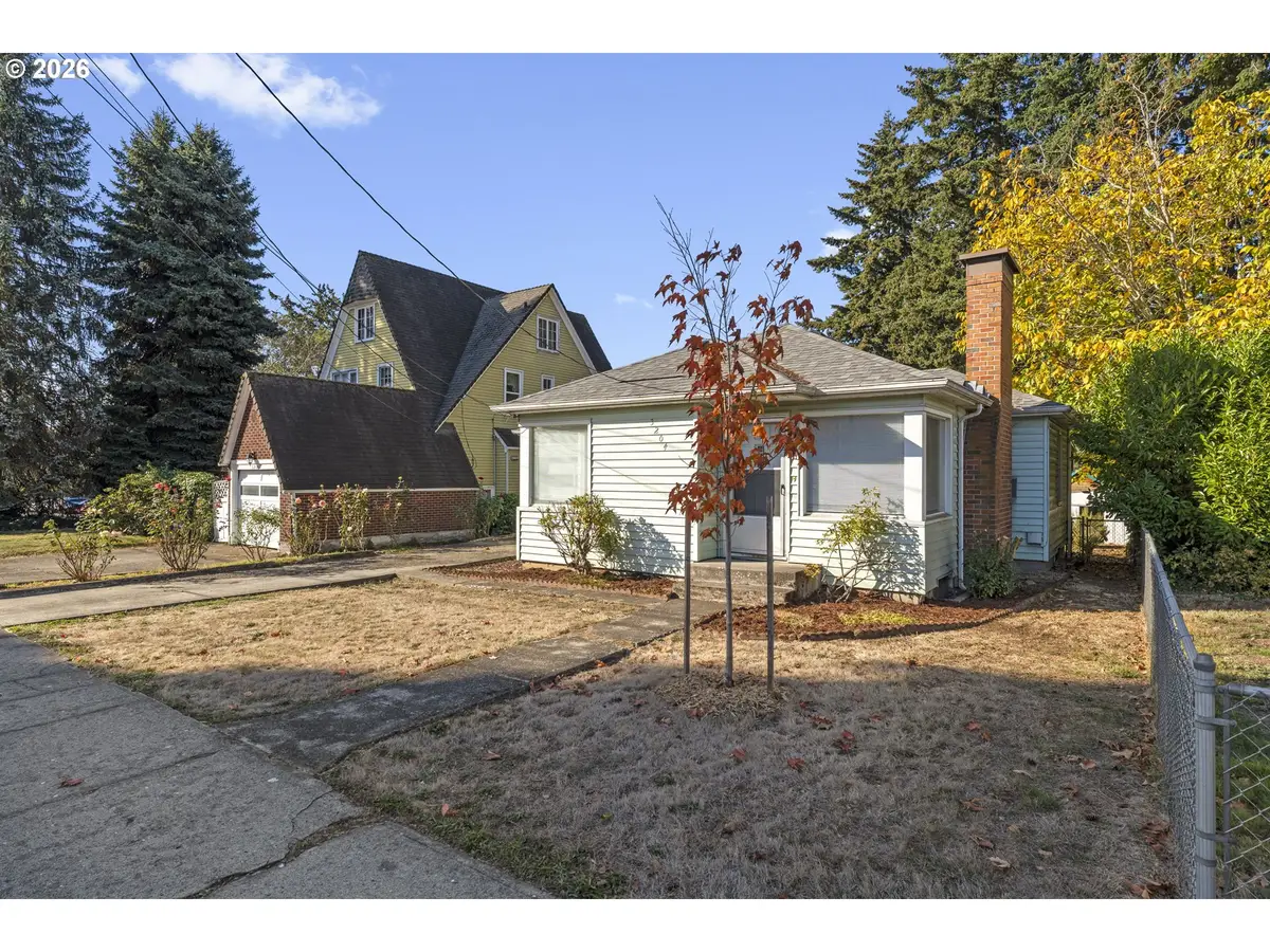 3204 F St, Vancouver, WA 98663 - #1