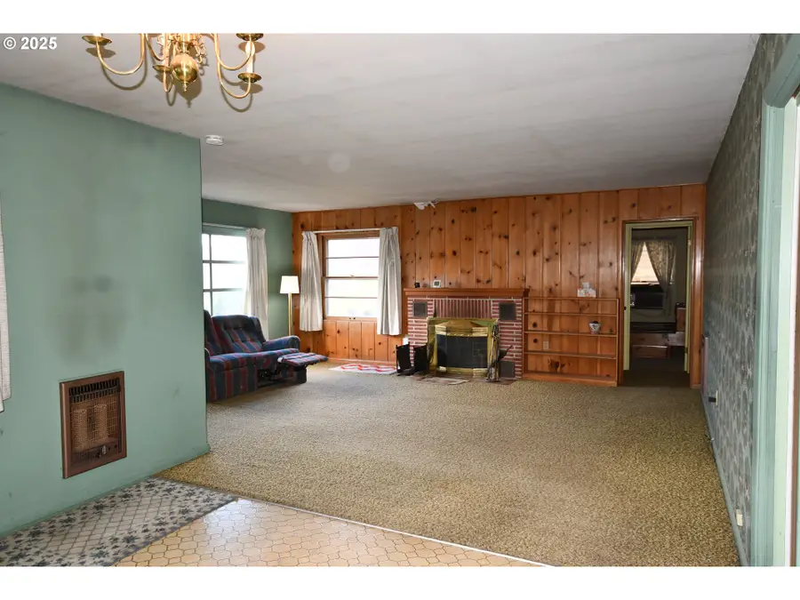 1300 View Ct, The Dalles, OR 97058 - Image #3