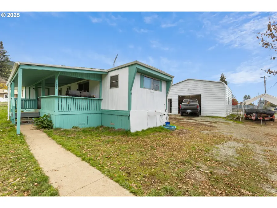 1042 Cornutt St, Tri City, OR 97457 - Image #2