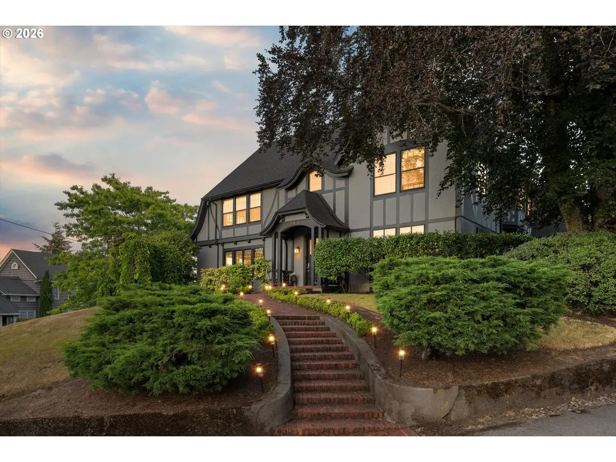 2804 NW Cumberland Rd, Portland, OR 97210 - #1