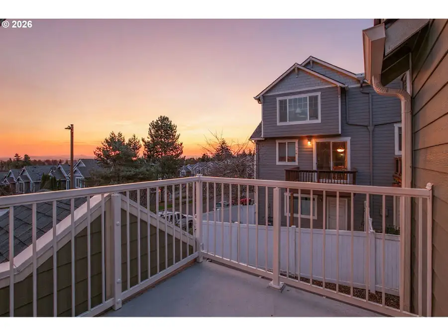 20464 Hoodview Ave, West Linn, OR 97068 - #2