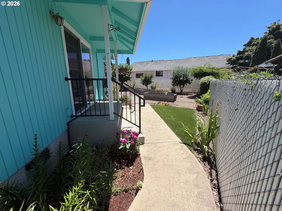 1665 NW Jennifer Ct, Roseburg, OR 97471 - #2