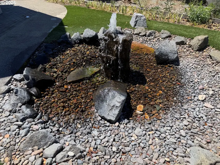 1665 NW Jennifer Ct, Roseburg, OR 97471 - #3