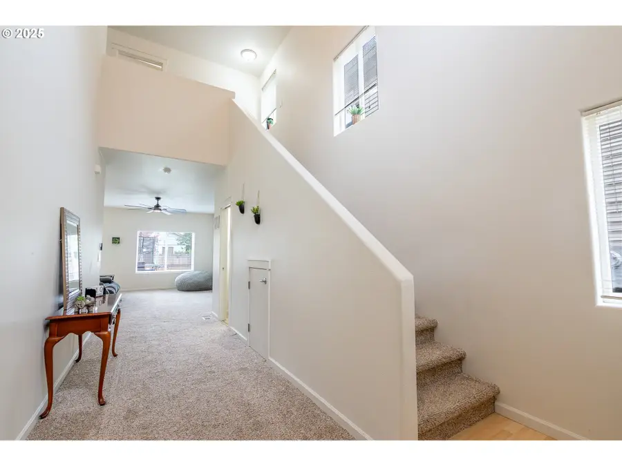 621 Jasmine Cir, Independence, OR 97351 - #3