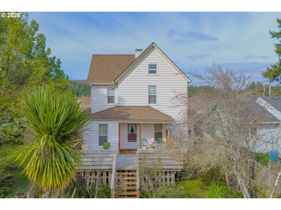 1150 W 8th St, Coquille, OR 97423 - #2