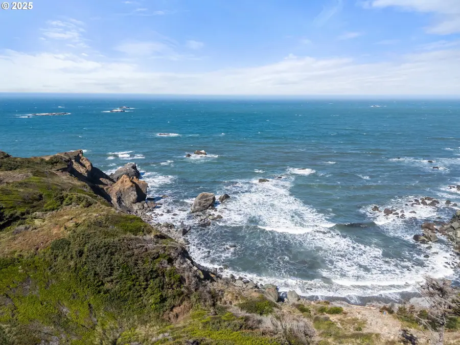 94270 Mound Way, Gold Beach, OR 97444 - Image #2