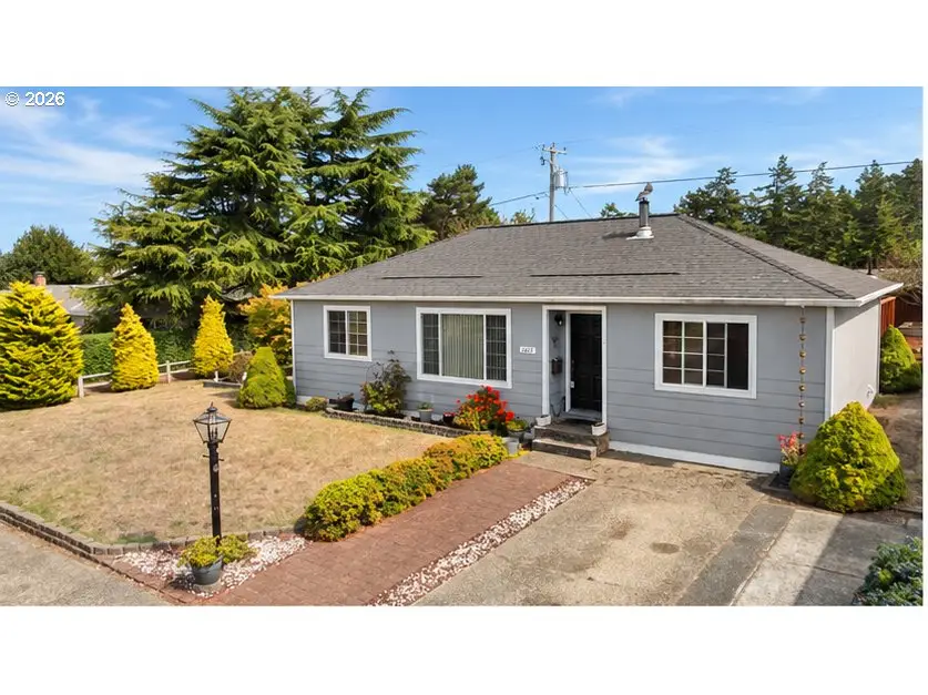 1615 Johnson St, North Bend, OR 97459 - #1