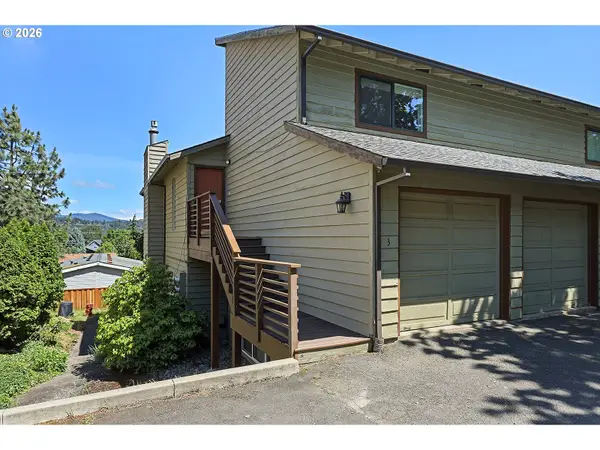 1502 Lincoln St #3, HoodRiver, OR 97031