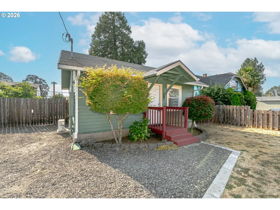 423 NE Main St, Estacada, OR 97023 - #2