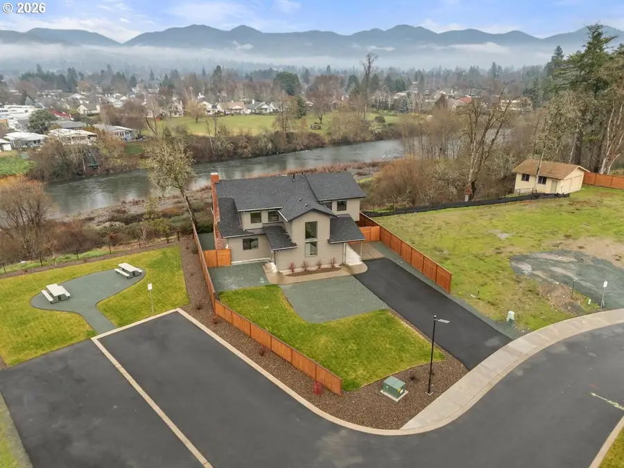 1030 Sw River Mist Ln, Grants Pass, OR 97527 - #2