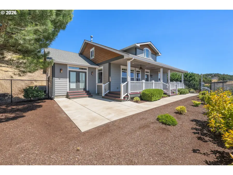 1984 NE Sunset Loop Dr, Roseburg, OR 97470 - #3