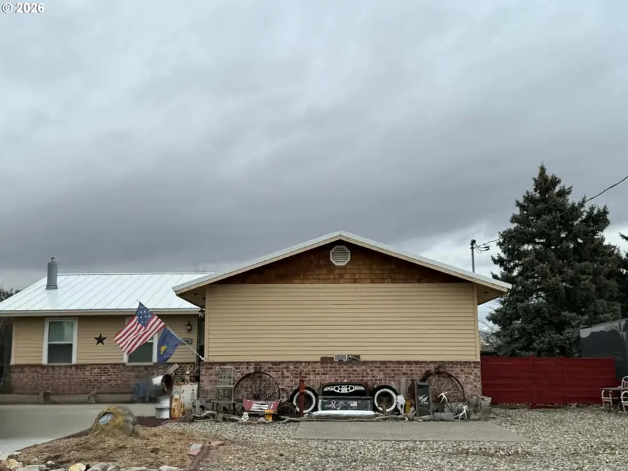 1060 D St, Baker City, OR 97814 - #2