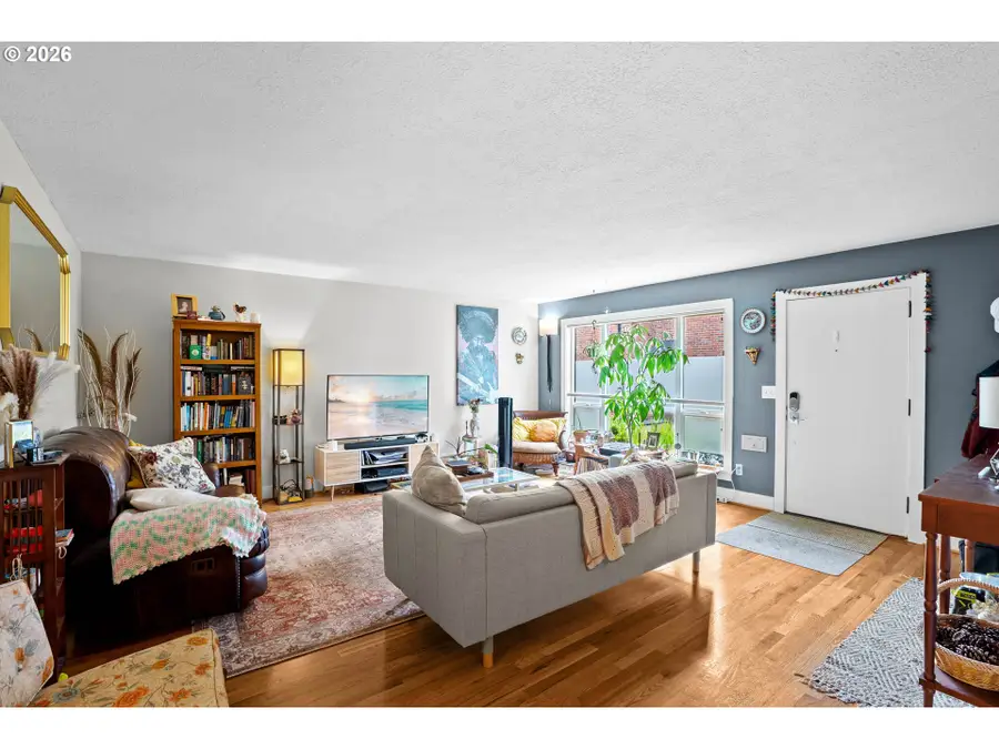 929 SE 16th Ave #2, Portland, OR 97214 - #3