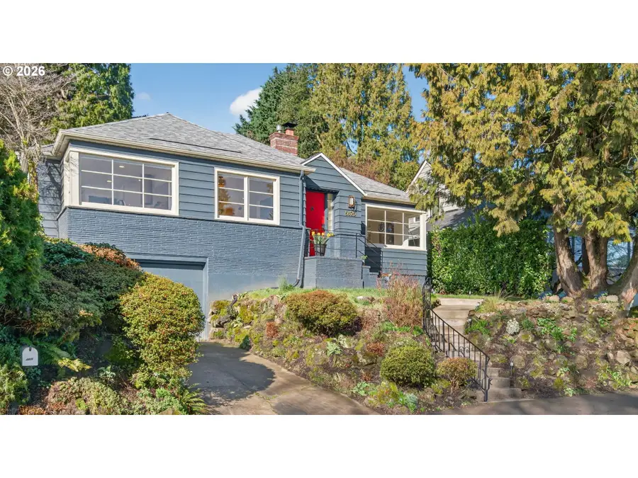6825 SW 8th Ave, Portland, OR 97219 - #2
