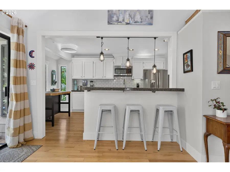 9925 SW Quail Post Rd, Portland, OR 97219 - #3