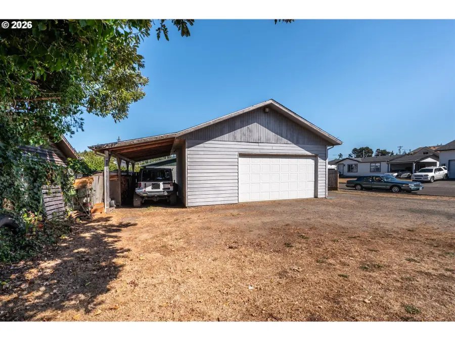 2496 Pacific Ave, North Bend, OR 97459 - #3
