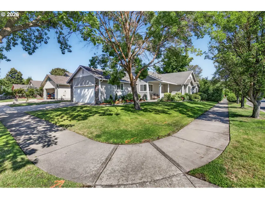 2065 Cheshire Way, Medford, OR 97501 - #2