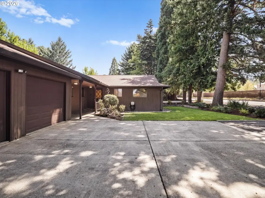 641 W Historic Columbia Ri Hwy, Troutdale, OR 97060 - #3