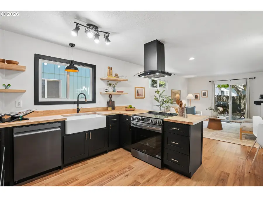 4945 SE Ogden St, Portland, OR 97206 - #3