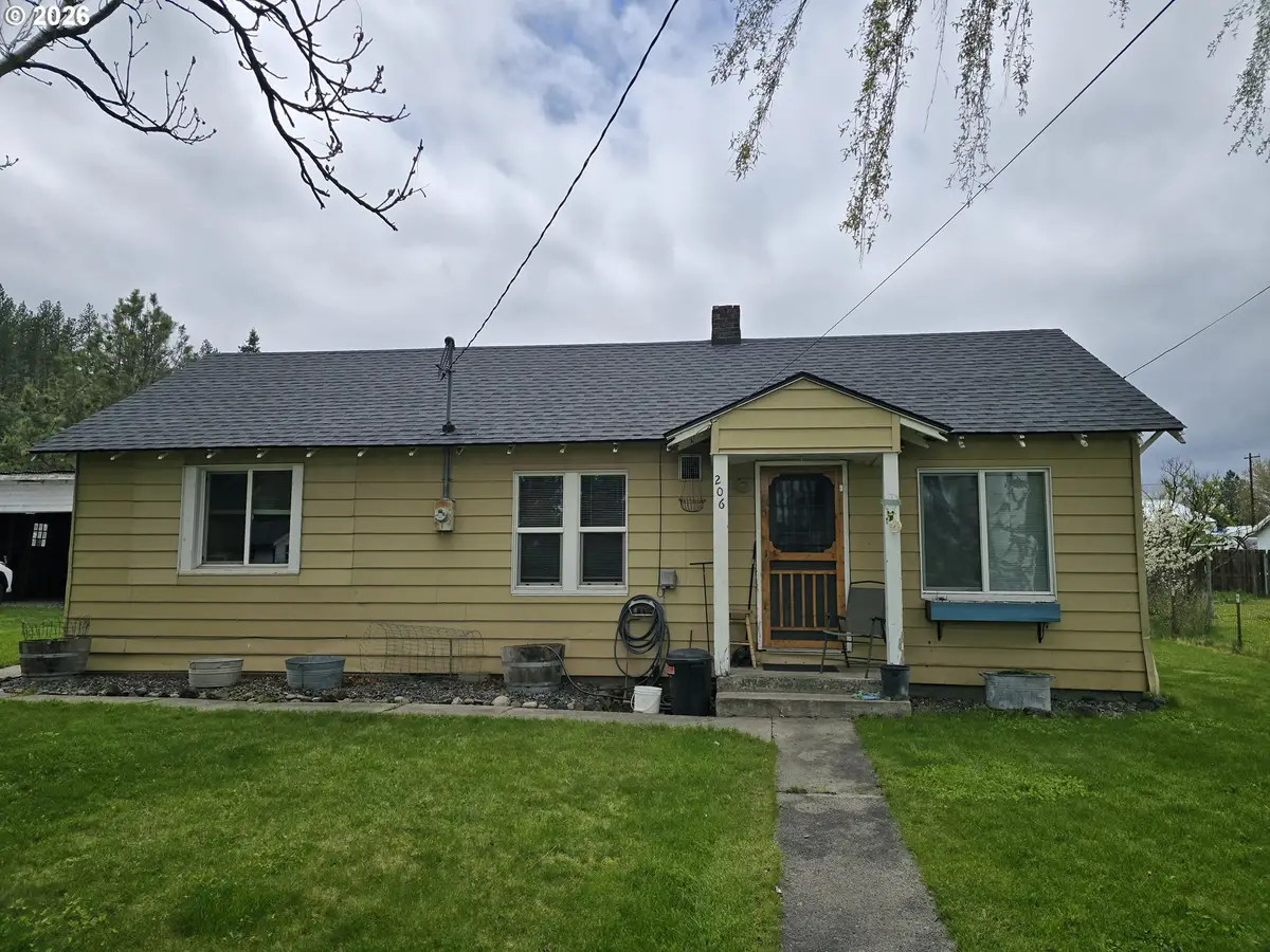 206 S Spruce St, Wallowa, OR 97885 - #1